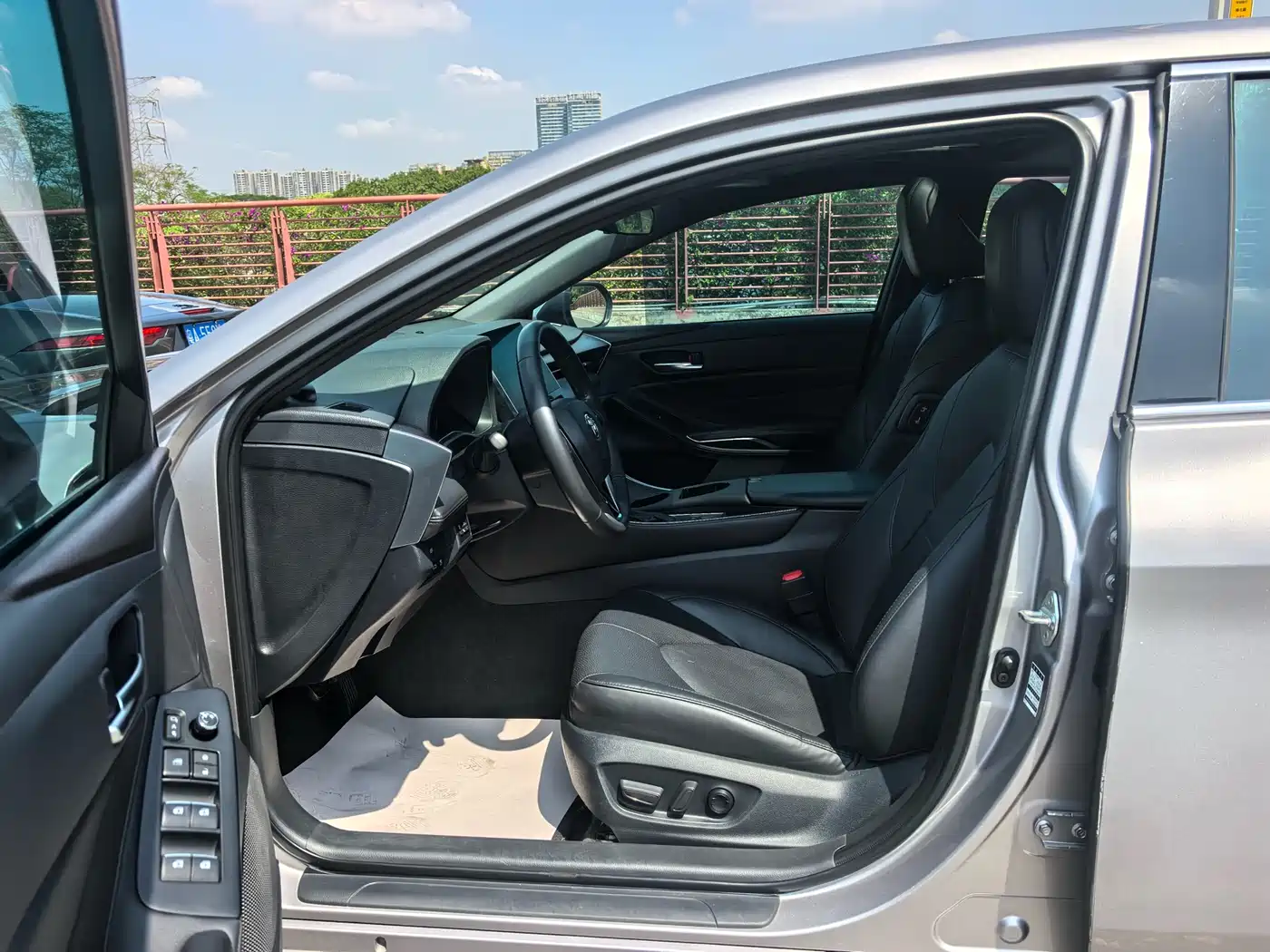 Toyota Avalon 2022 2.0L Luxury Edition фото 4