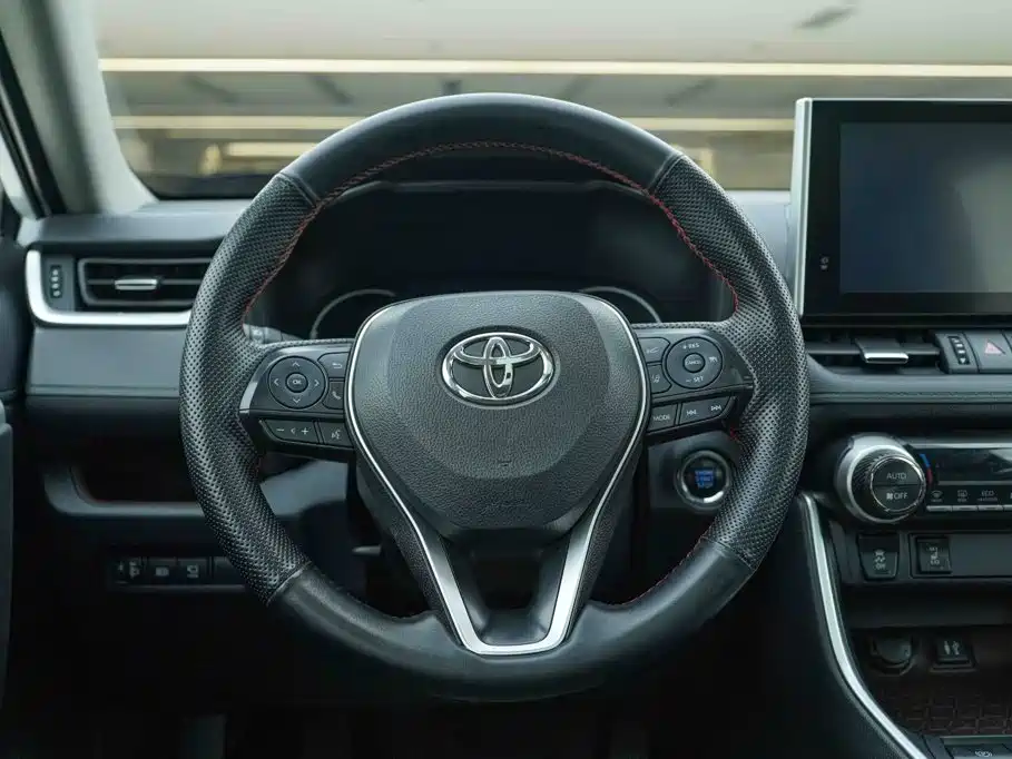 Фото 15 - Toyota RAV4