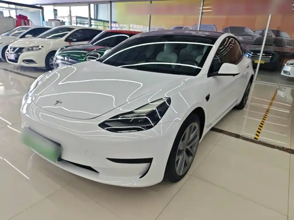 Фото 1 - Tesla Model 3