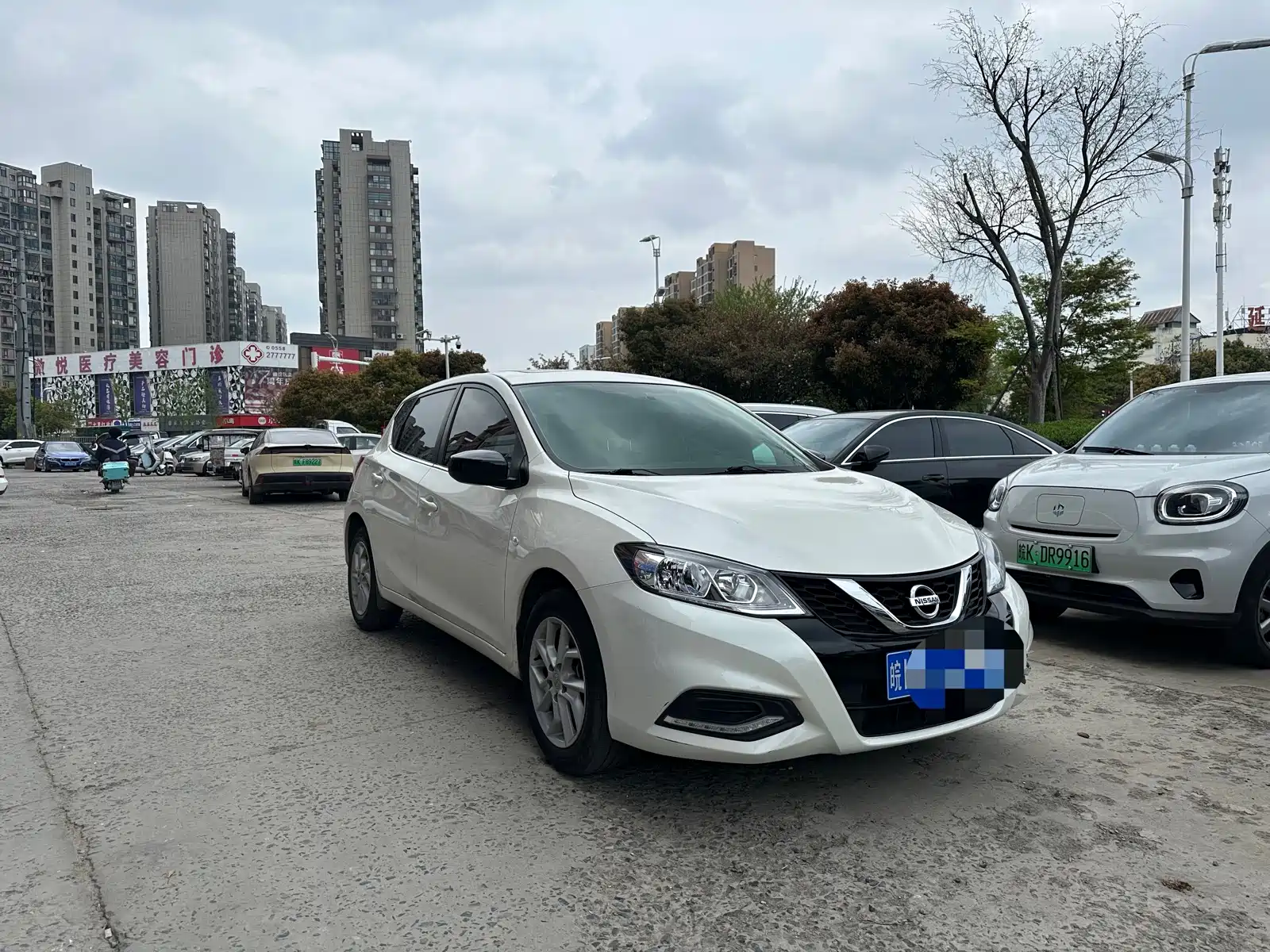 Фото 1 - Nissan Tiida
