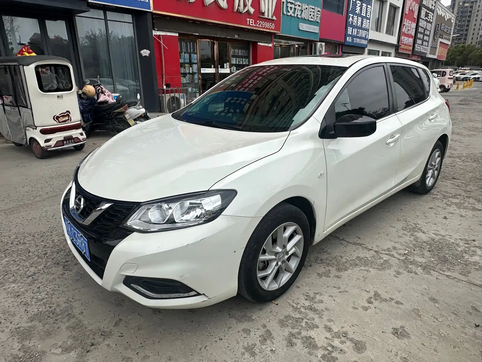 Фото 3 - Nissan Tiida