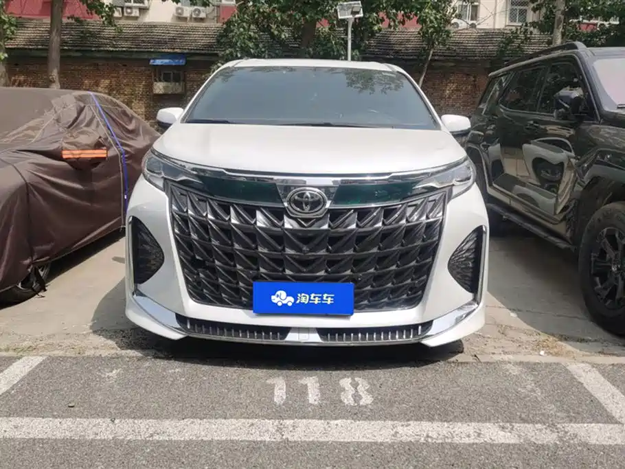 Toyota Granvia 2024 2.5L Hybrid Premium PLUS 4WD Edition фото 2
