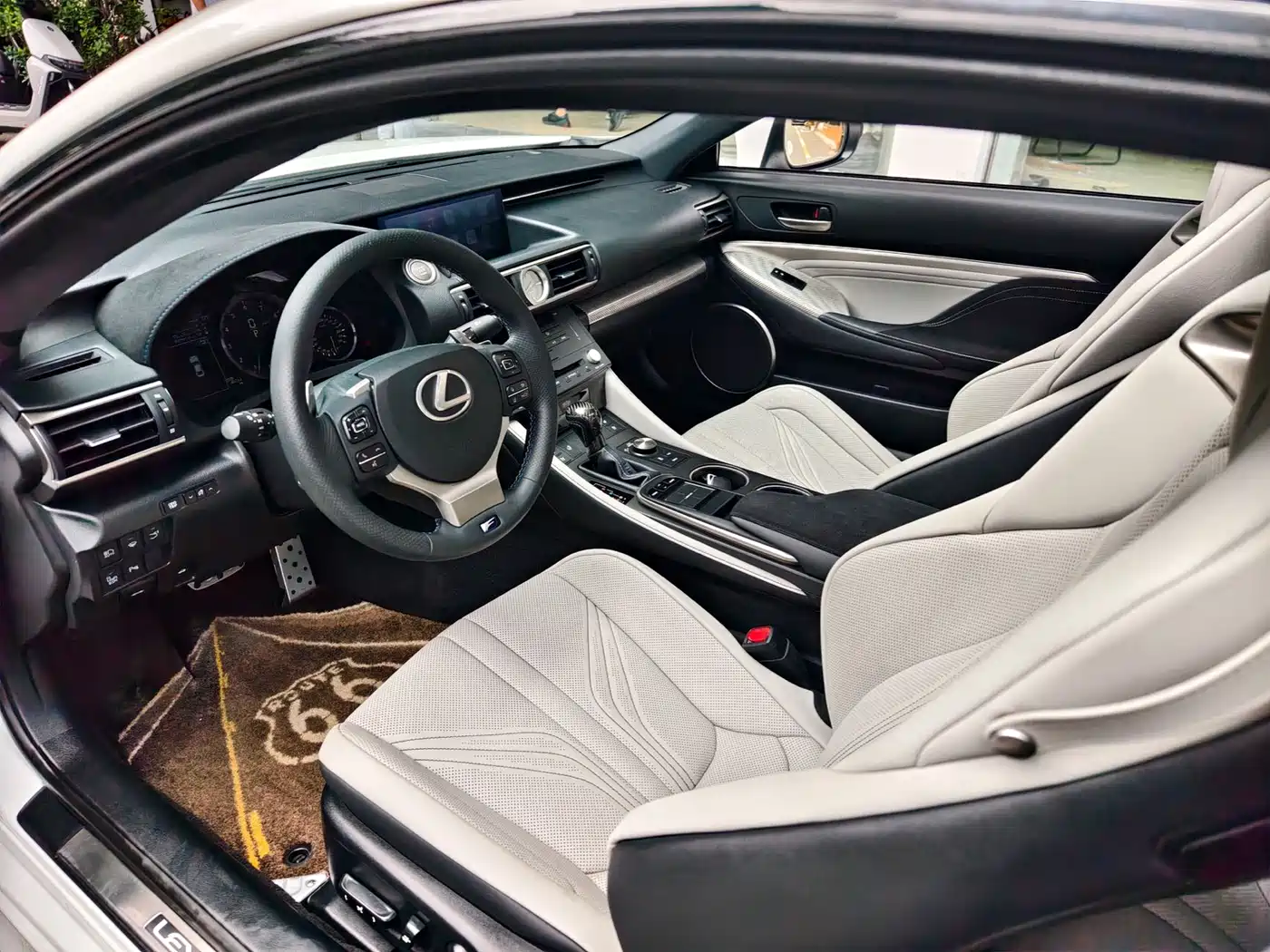 Lexus RC F 2015 F 5.0L Peak Edition фото 4
