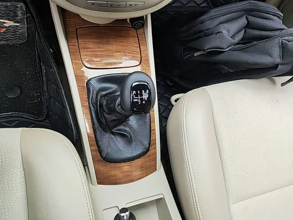Buick Excelle 2015 1.5L Manual Classic фото 14