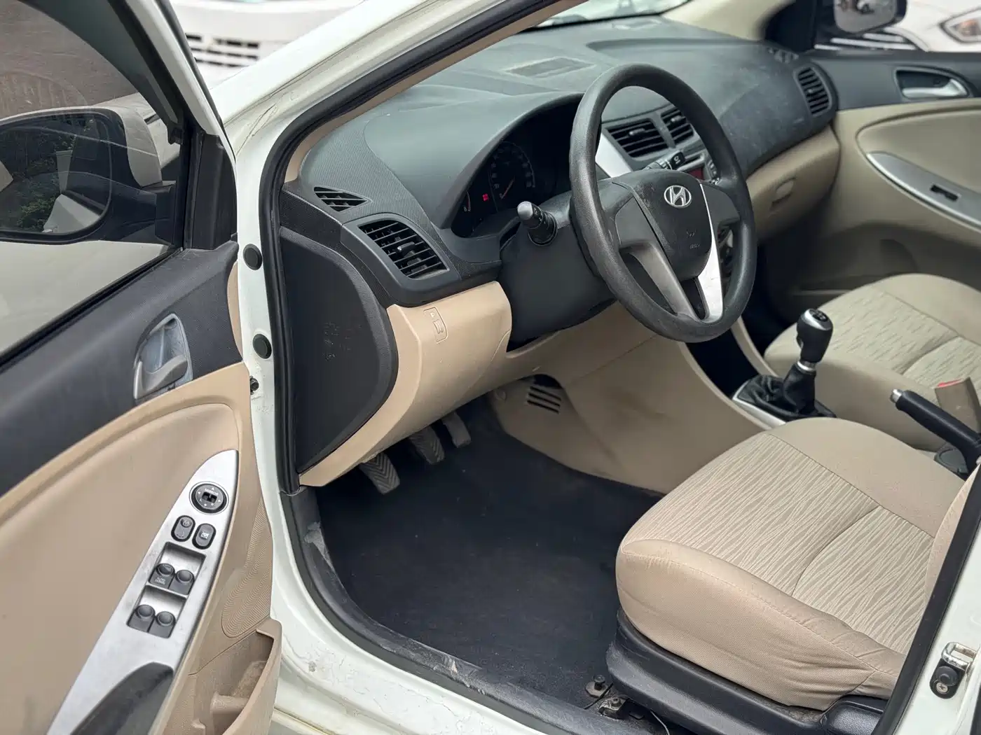 Hyundai Verna 2014 1.4L Manual Smart GLS фото 4