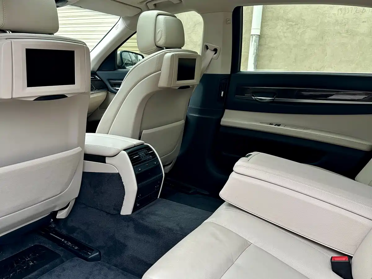 BMW 7 Series 2011 730Li Elegance фото 9