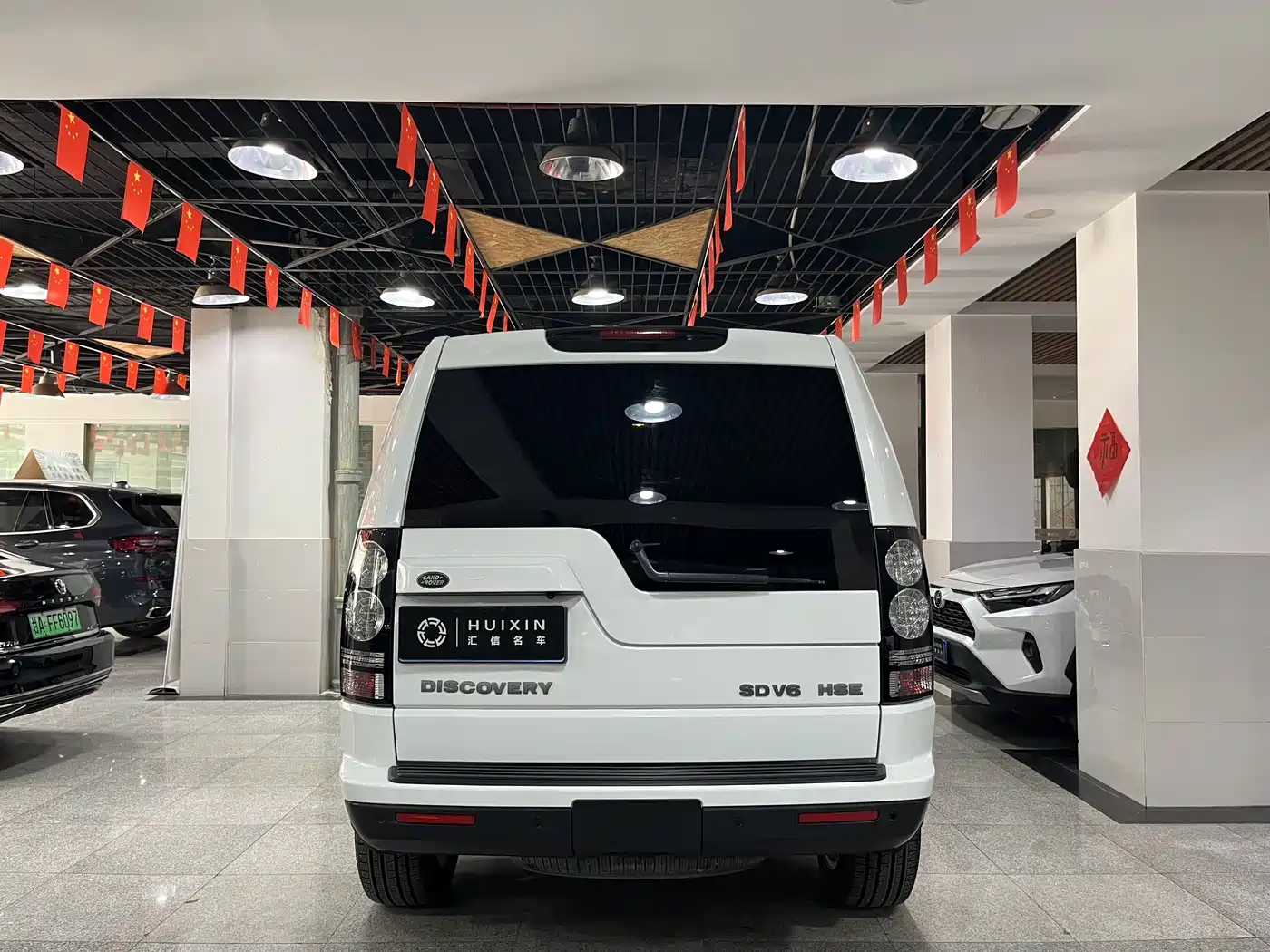 Land Rover Discovery 2016 3.0 SC V6 SE фото 16