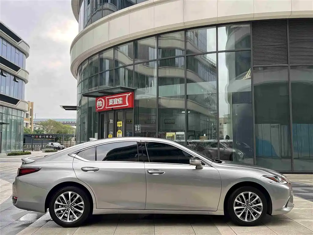 Lexus ES 2023 200 Excellence Edition фото 19