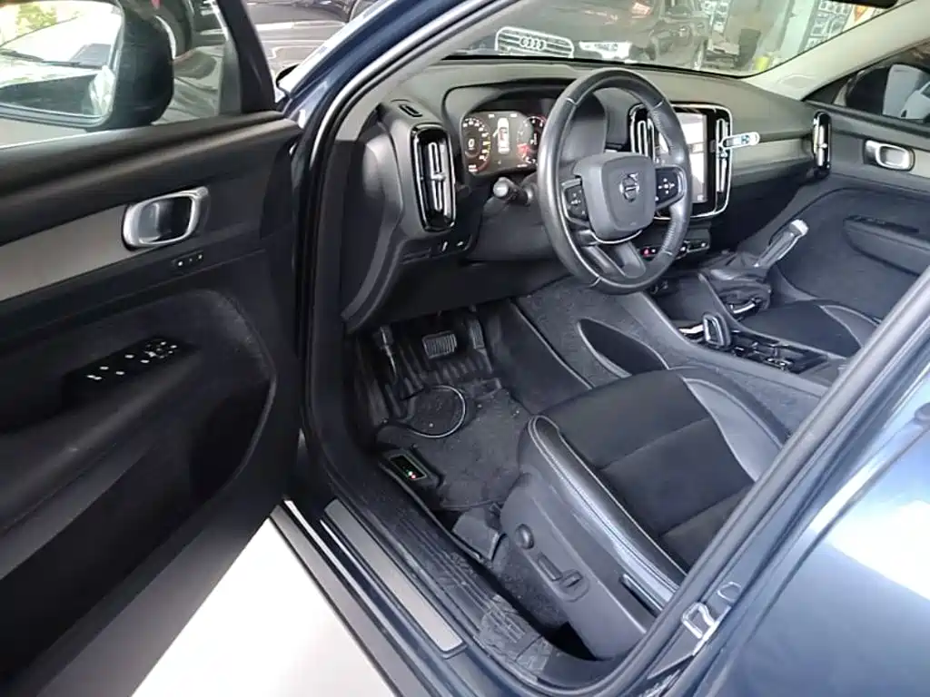 Photo 16 - Volvo XC40