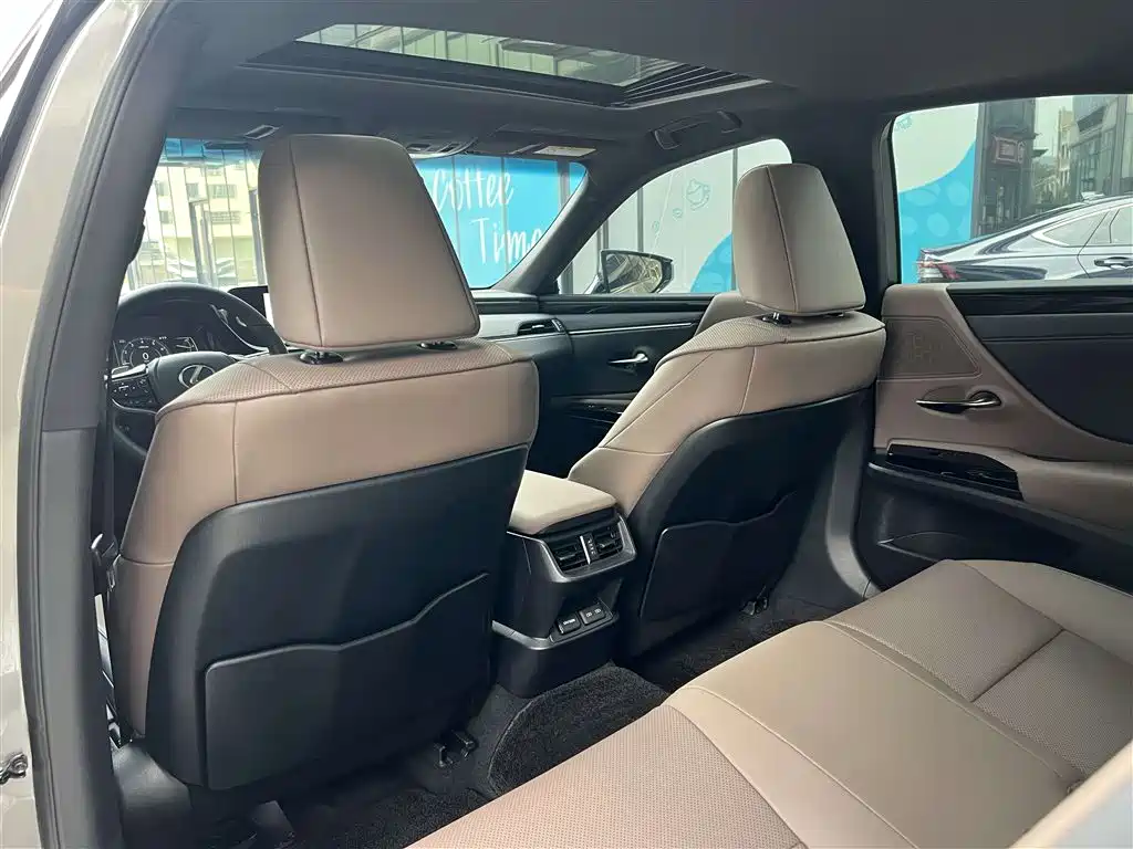 Lexus ES 2023 200 Excellence Edition фото 25