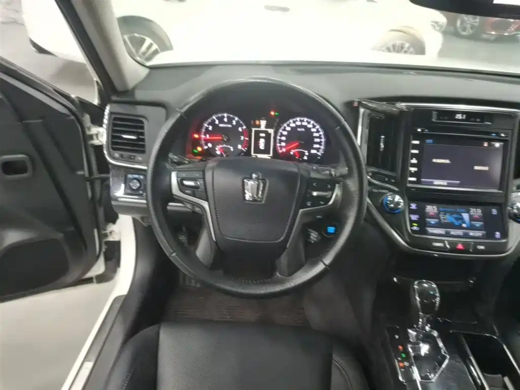 Toyota Crown 2018 2.0T Fashion Edition фото 11