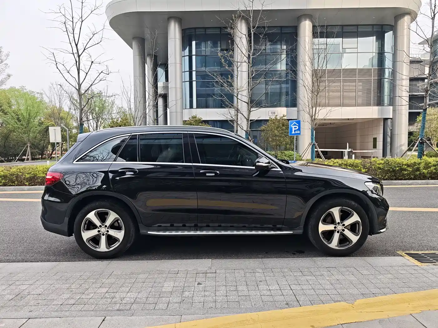 MERCEDES-BENZ GLC