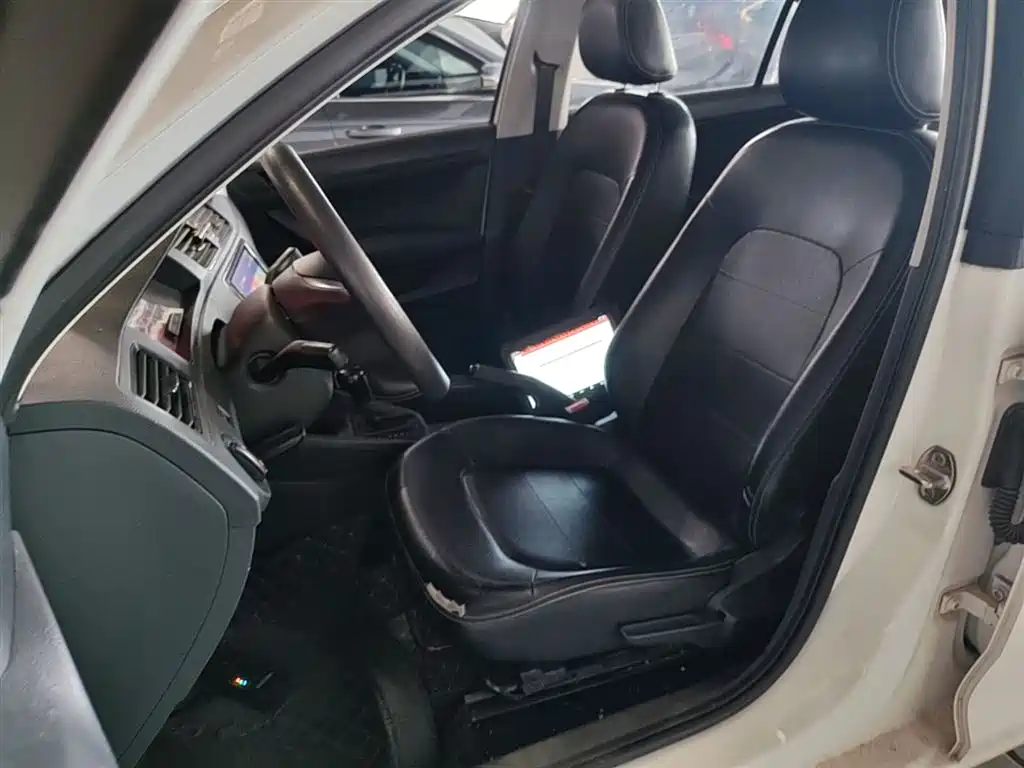 VOLKSWAGEN SANTANA