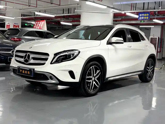 MERCEDES-BENZ GLA