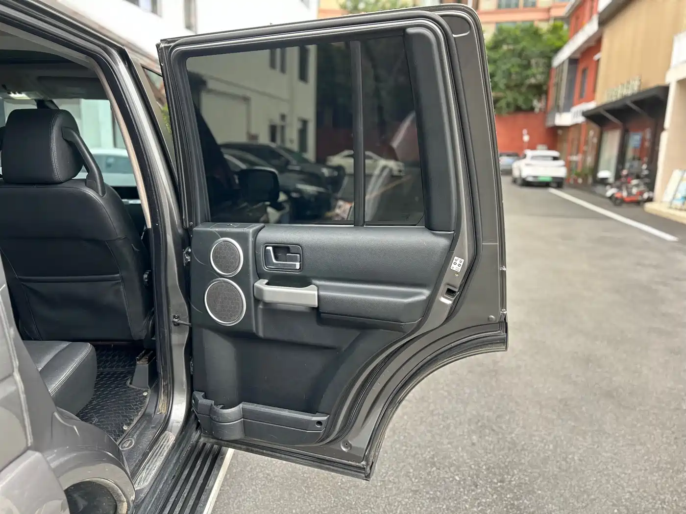 Land Rover Discovery 2009 Model 2.7 TDV6-S фото 29