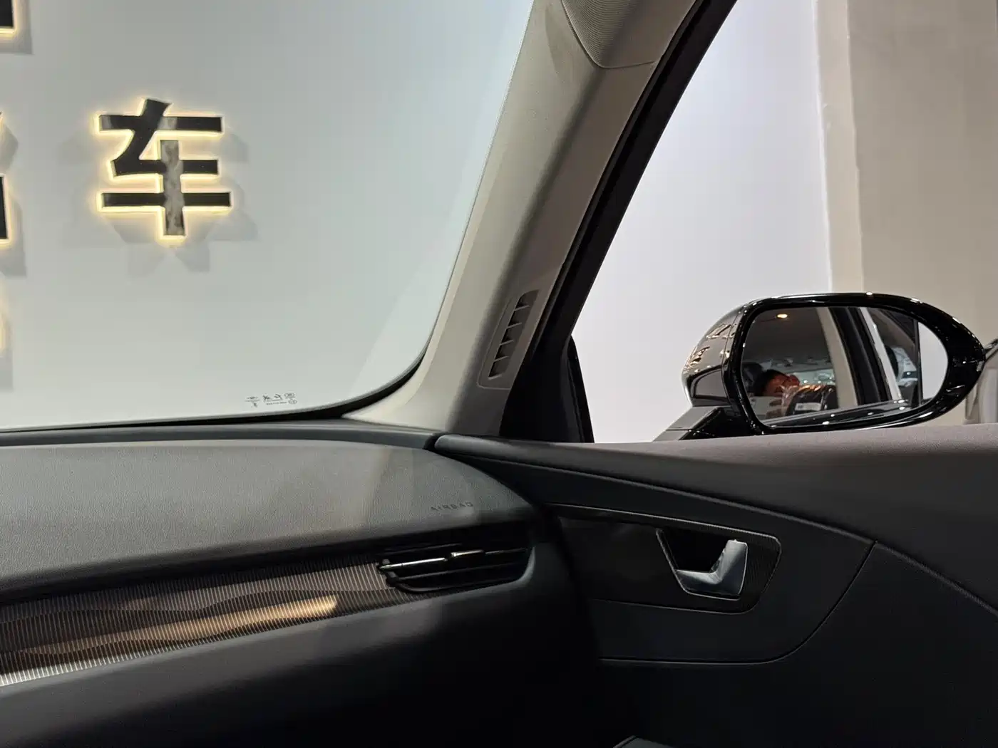 Hongqi E-QM5 2025 610km PLUS фото 12