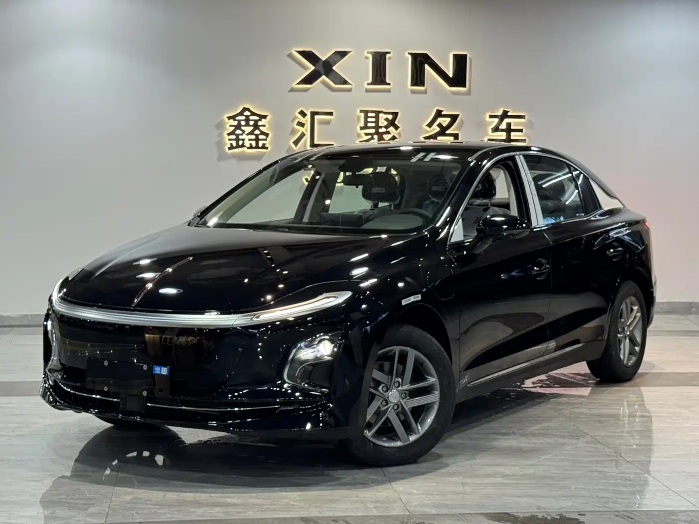 Hongqi E-QM5 2025 610km PLUS