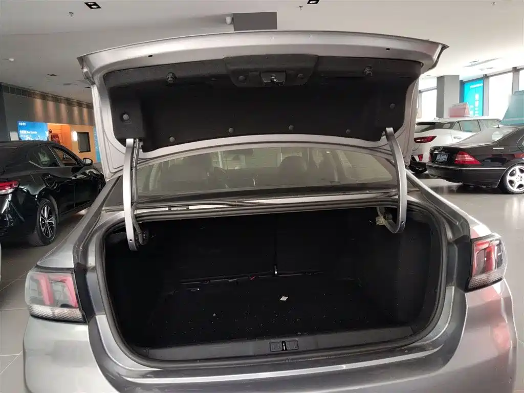 Peugeot 308 2016 1.6L Automatic Luxury фото 15