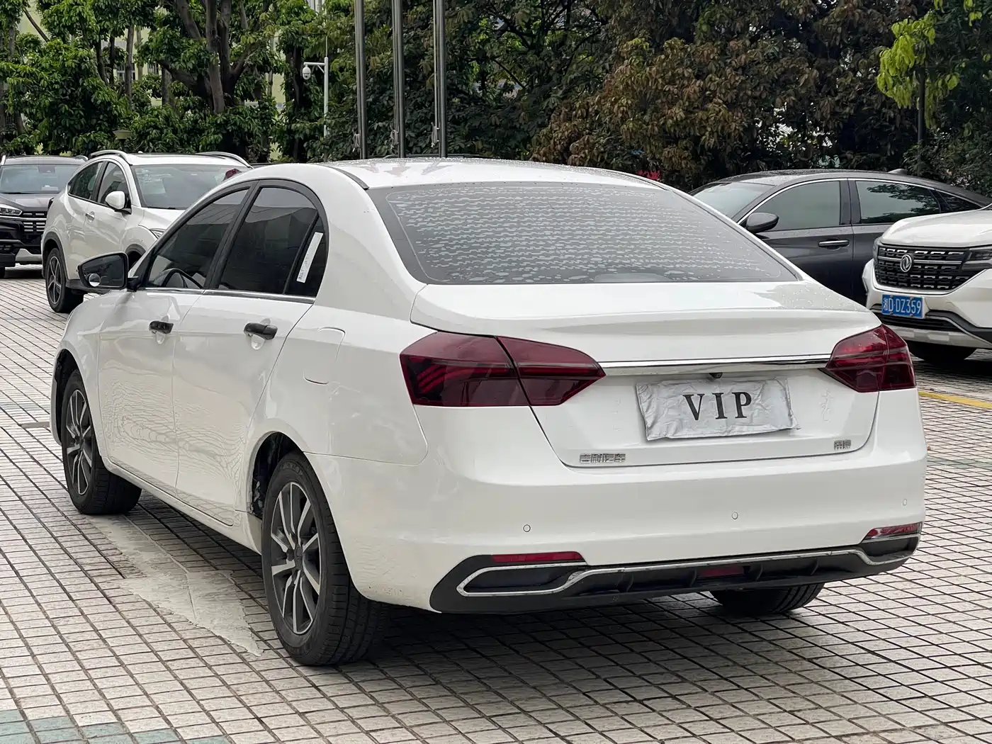Photo 3 - Geely Emgrand
