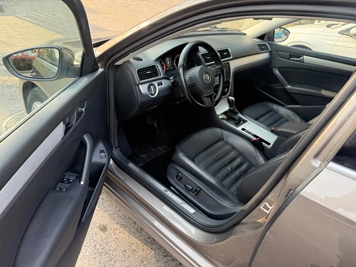 Volkswagen Passat 2014 1.8TSI DSG Executive Edition фото 6