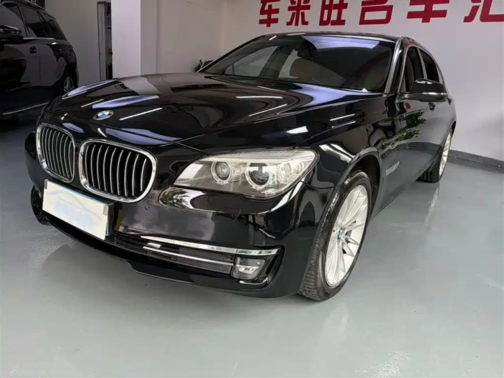 BMW 7 Series 2013 Model 740Li xDrive фото 2