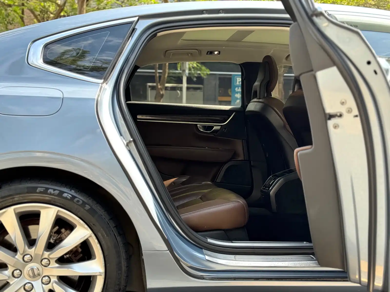 صورة 13 - Volvo S90