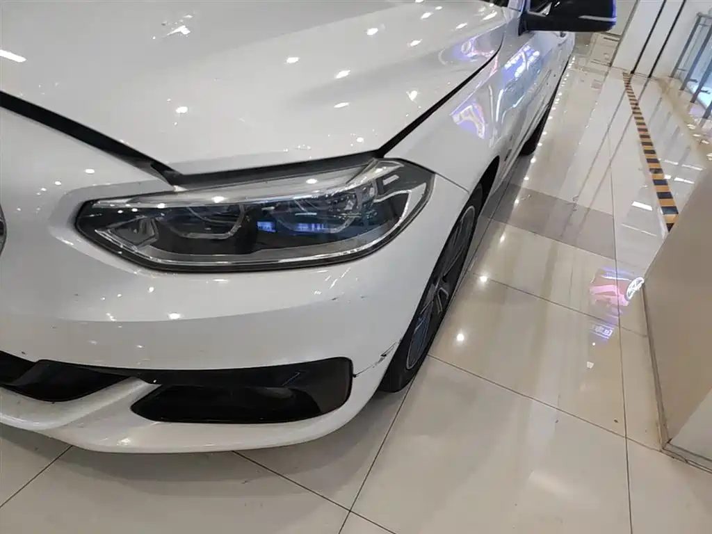 BMW 1 Series 2017 118i Sport фото 24
