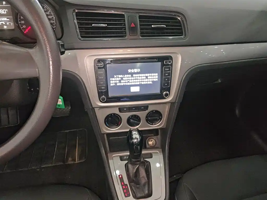 Volkswagen Lavida 2013 Facelift Classic 1.6L Automatic Trend фото 13