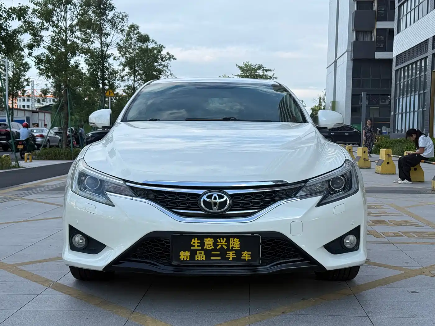 Фото 2 - Toyota Reiz