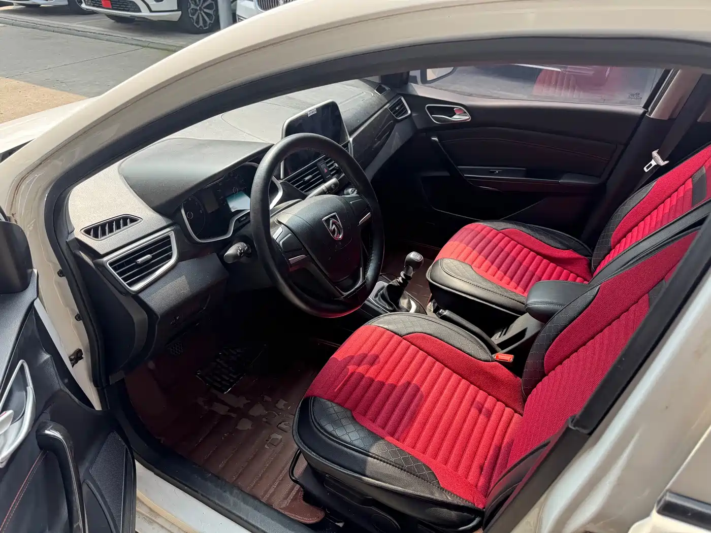 Baojun 310 2017 2017 1.5L Manual Fashion Edition