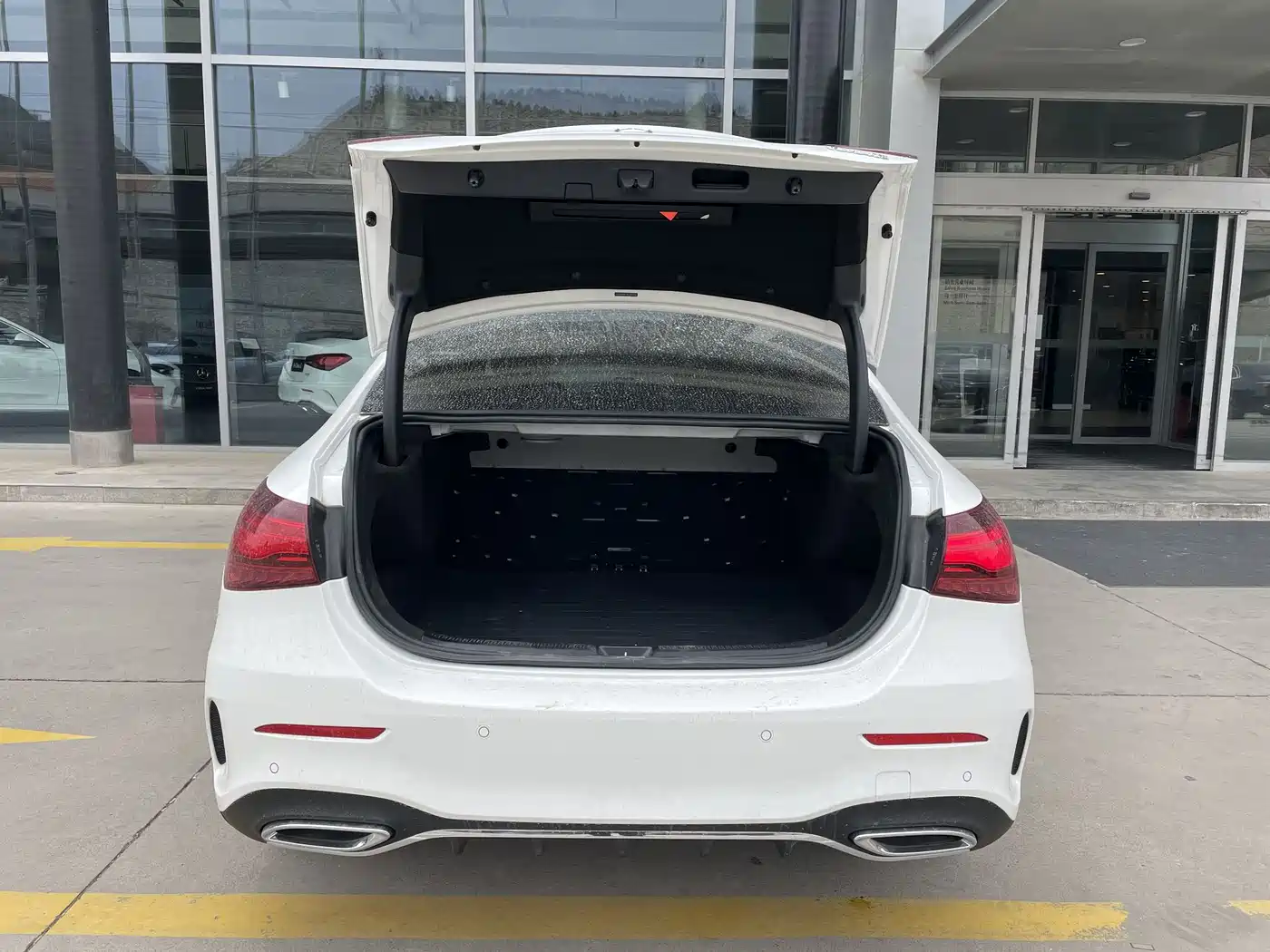 Mercedes-Benz A-Class 2024 A 200 L Sport Edition фото 8
