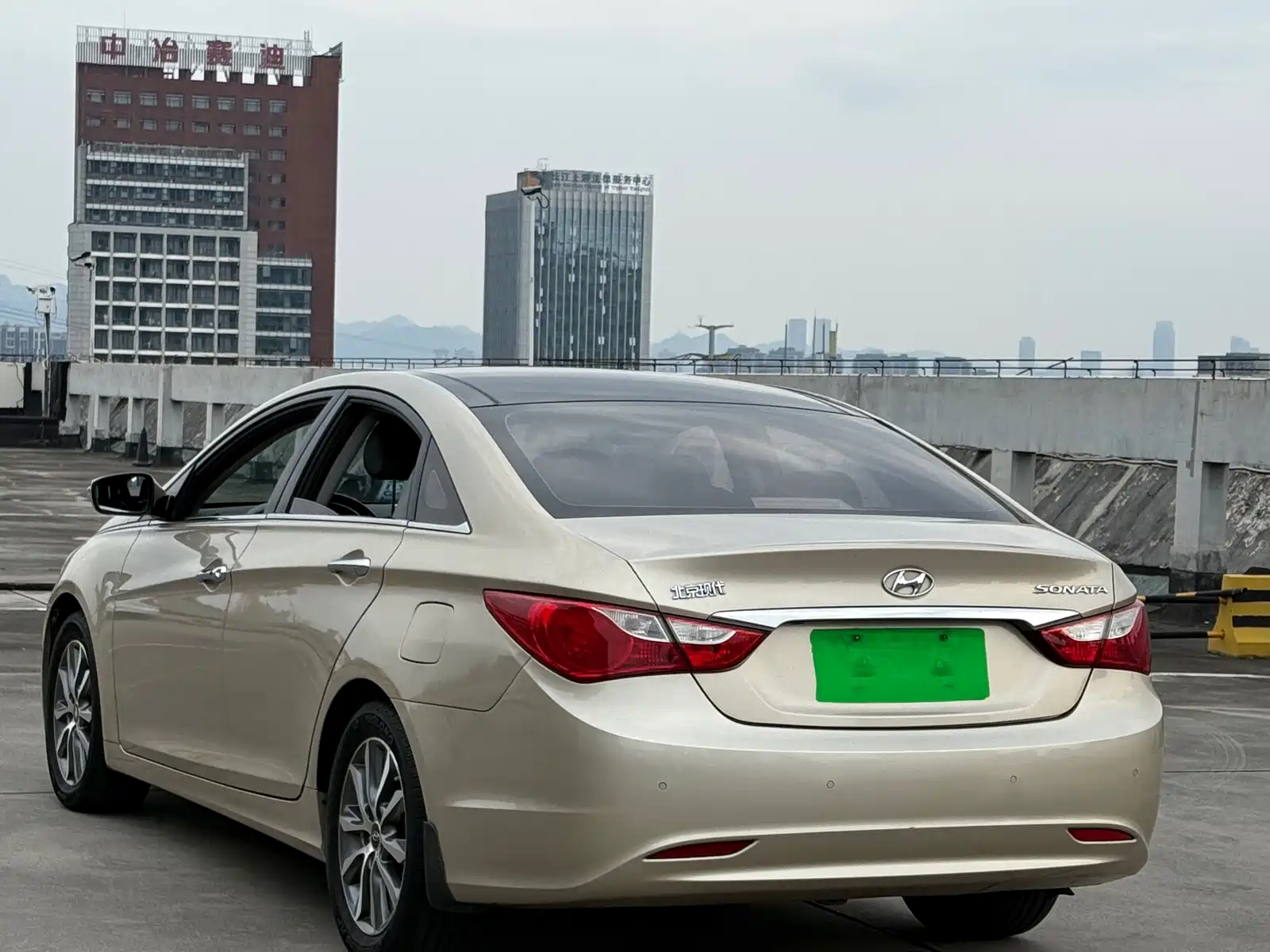 Photo 18 - Hyundai Sonata