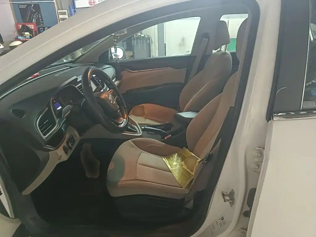 Фото 15 - Buick Excelle