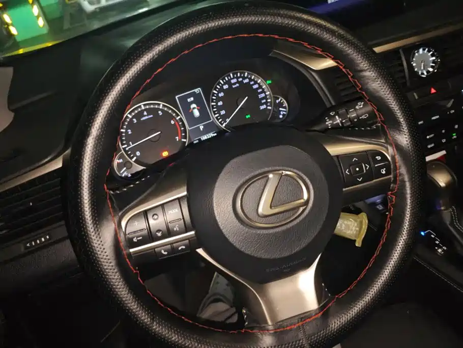 Фото 15 - Lexus RX