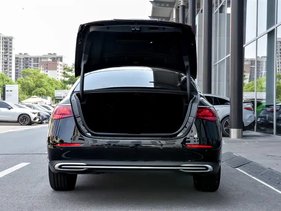 Mercedes-Benz E-Class, миниатюра 6