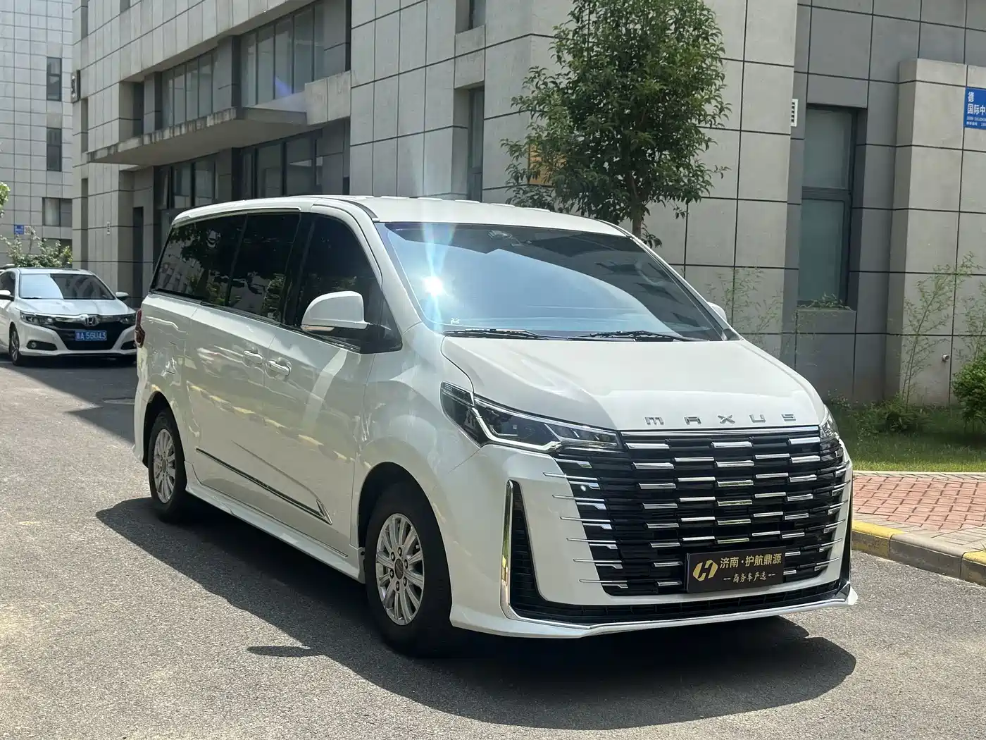 SAIC Maxus Maxus G10 2025 MAX 2.0T Automatic Executive Edition Gasoline 7-Seater фото 3