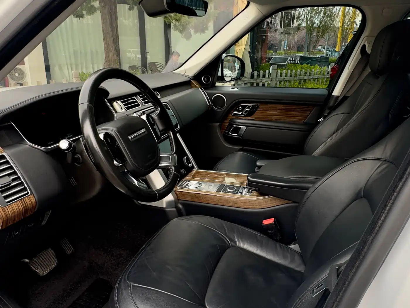 Land Rover Range Rover 2019 3.0 SC V6 Golden Age Edition фото 13