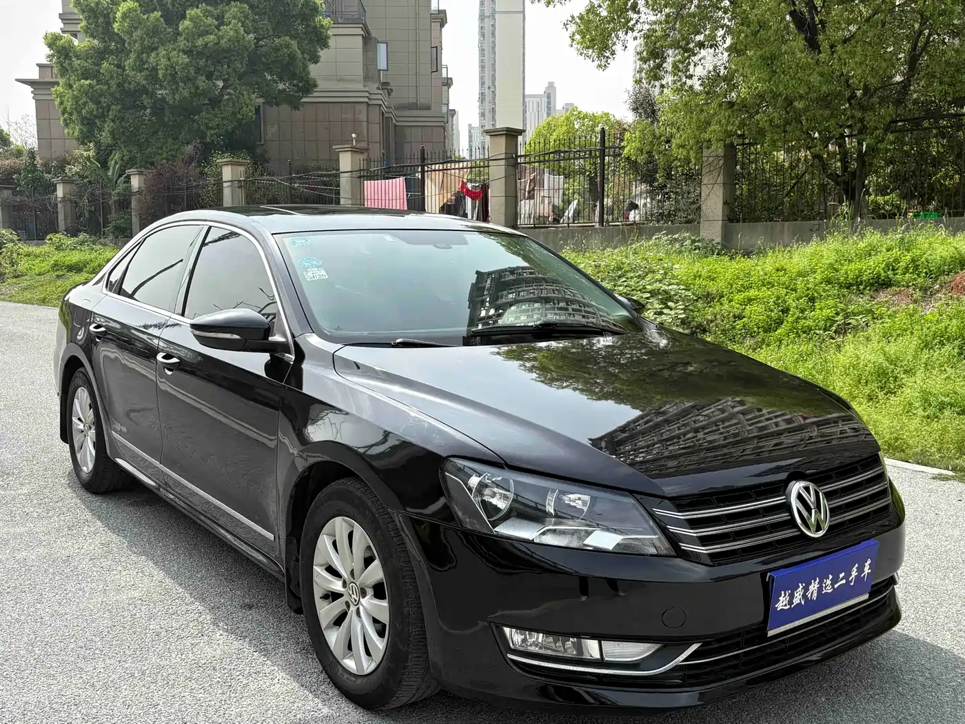 Volkswagen Passat 2014 1.8TSI DSG Luxury Edition фото 2
