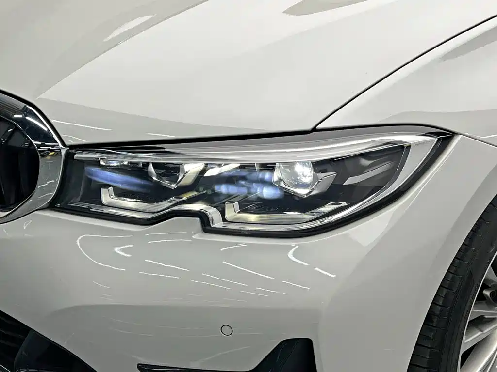 Photo 9 - BMW 3 Series