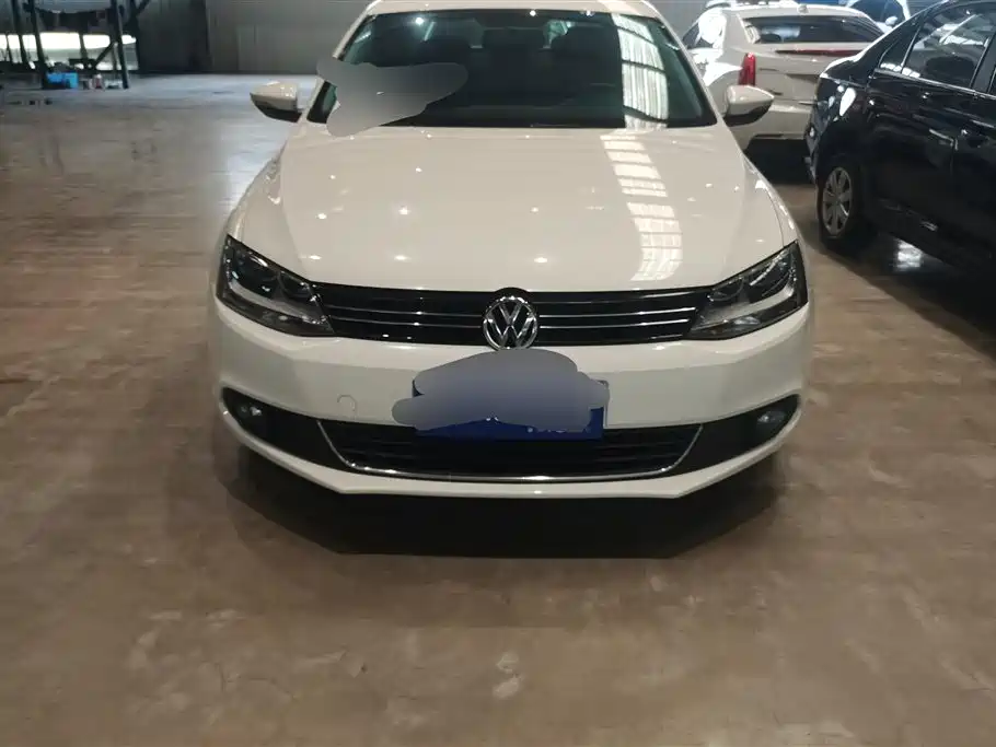 Volkswagen Sagitar 2014 Facelift 1.6L Automatic Comfort фото 2