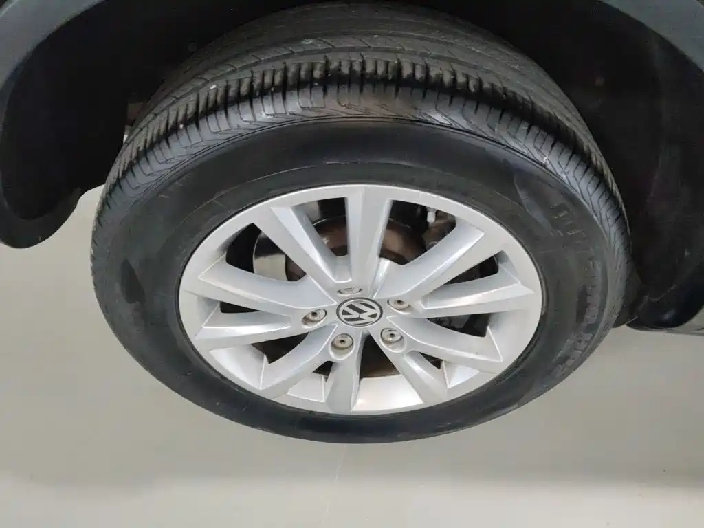 Фото 21 - Volkswagen Touareg