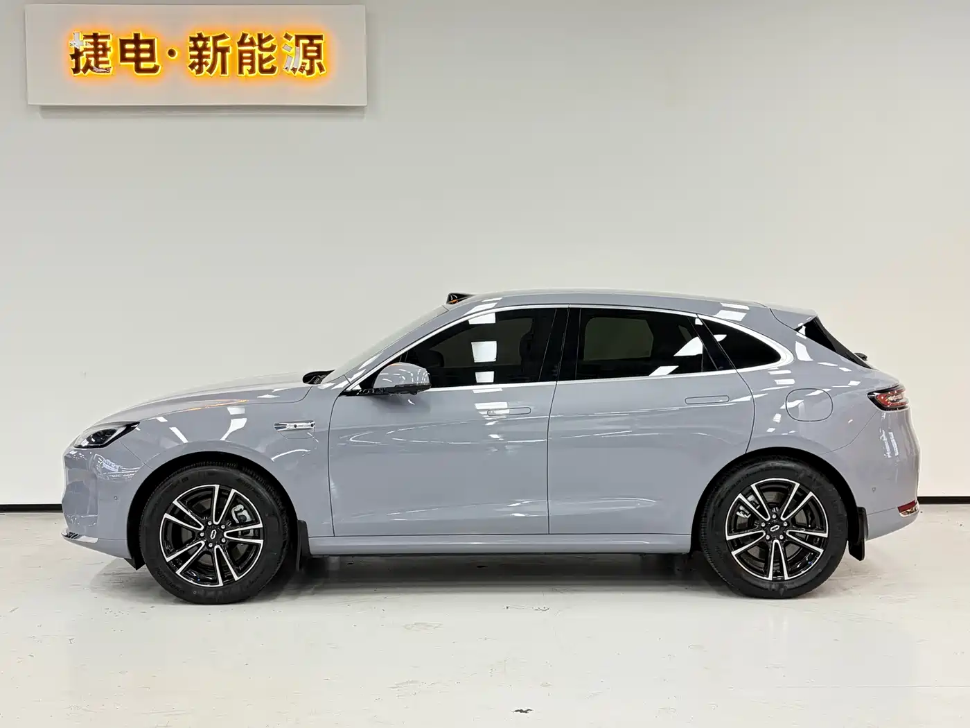 AITO Wenjie AITO M5 2025 Extended Range Ultra AWD фото 10