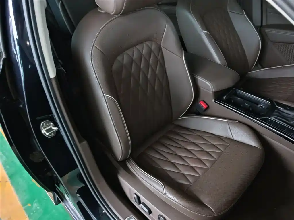 Volkswagen Passat 2020 Facelift 330TSI Luxury China VI фото 25