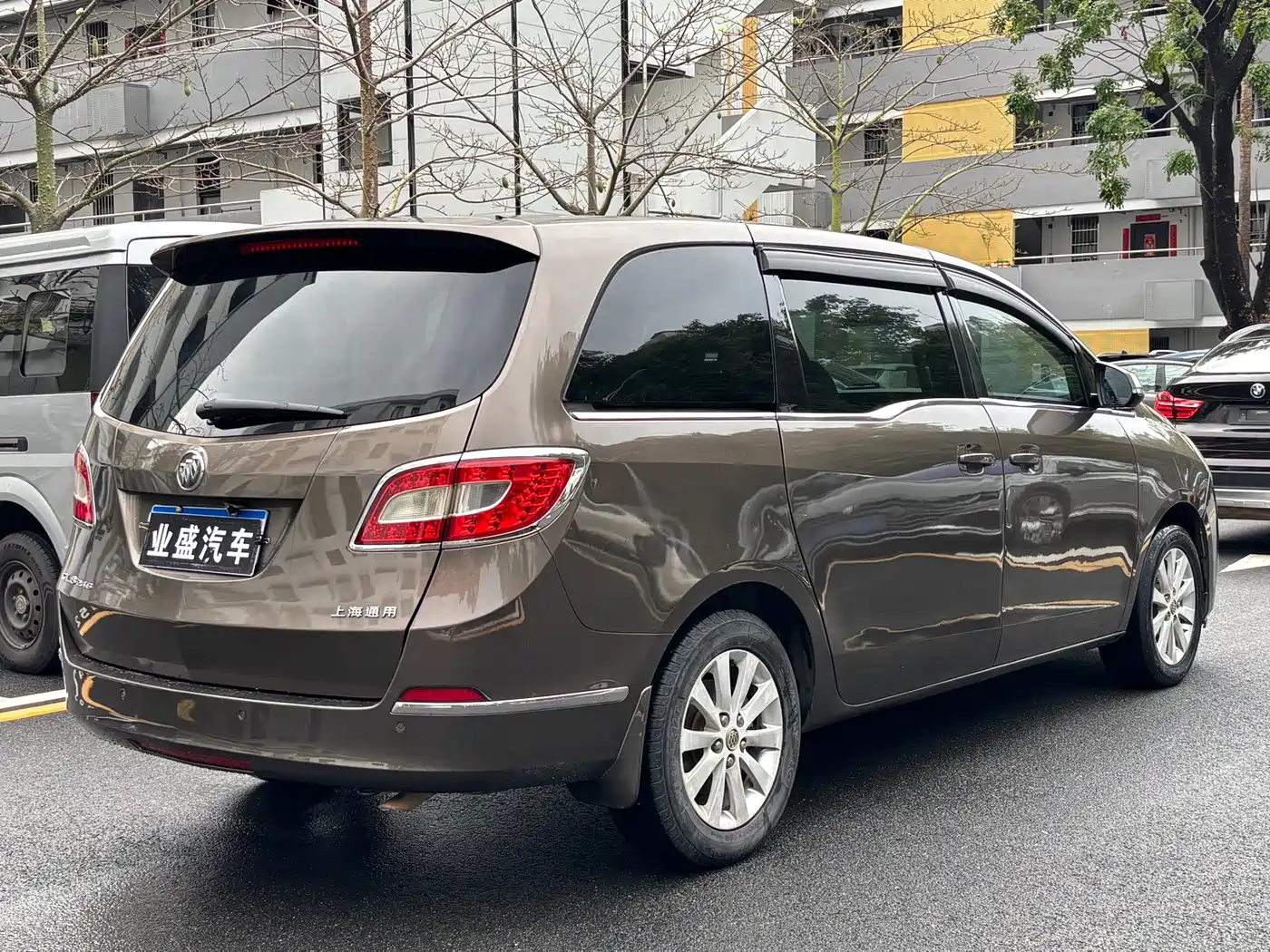 Buick GL8 2011 2.4L CT Luxury Business Comfort Edition фото 4
