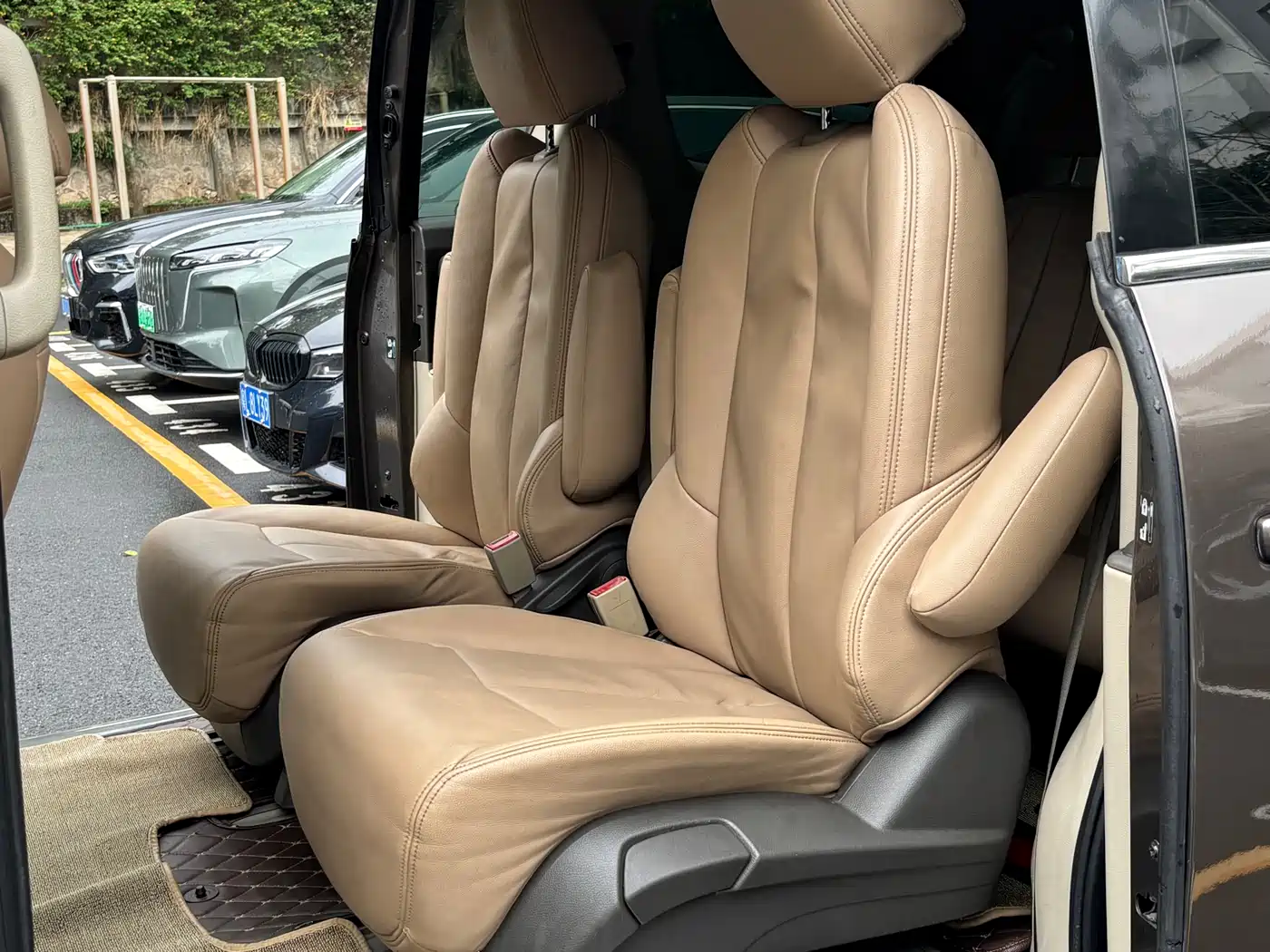 Buick GL8 2011 2.4L CT Luxury Business Comfort Edition фото 12