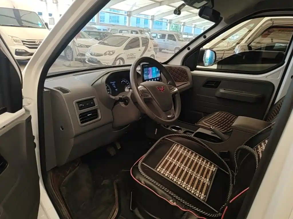 Wuling Motors Wuling Yangguang 2026 2025 400km Bus Comfort Edition