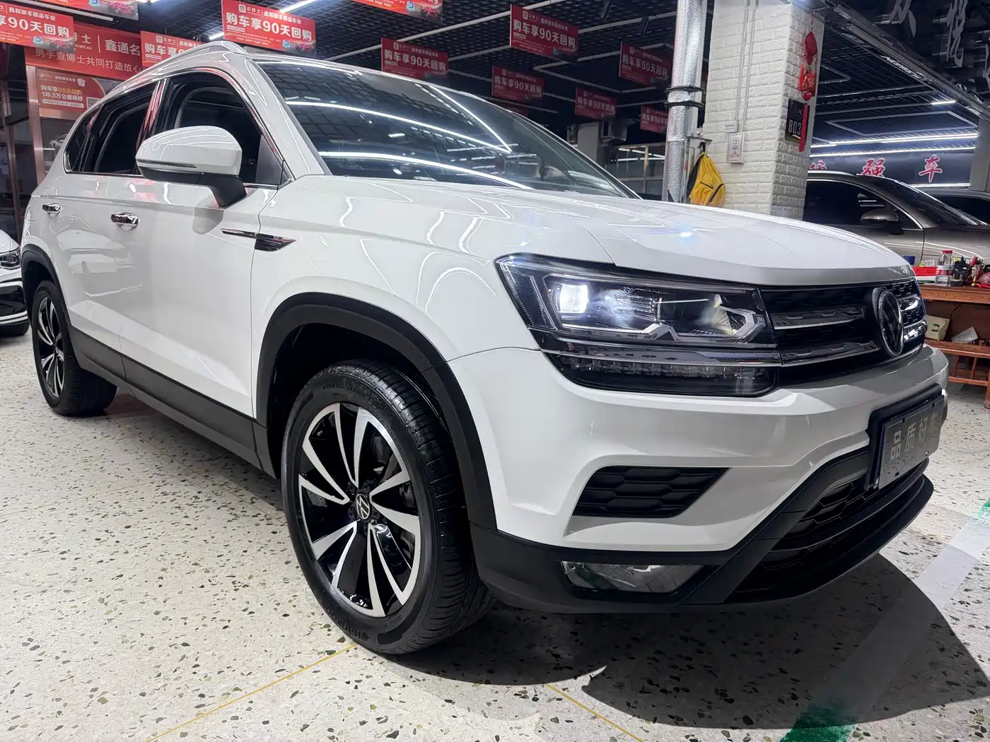 Volkswagen Tharu 2022 280TSI FWD Luxury Edition фото 2