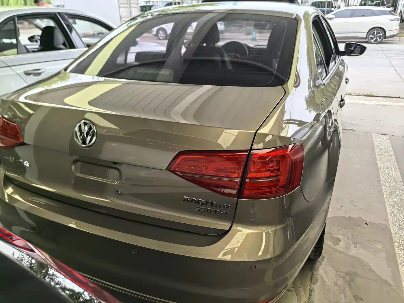 Volkswagen Sagitar 2015 230TSI Automatic Comfort фото 5