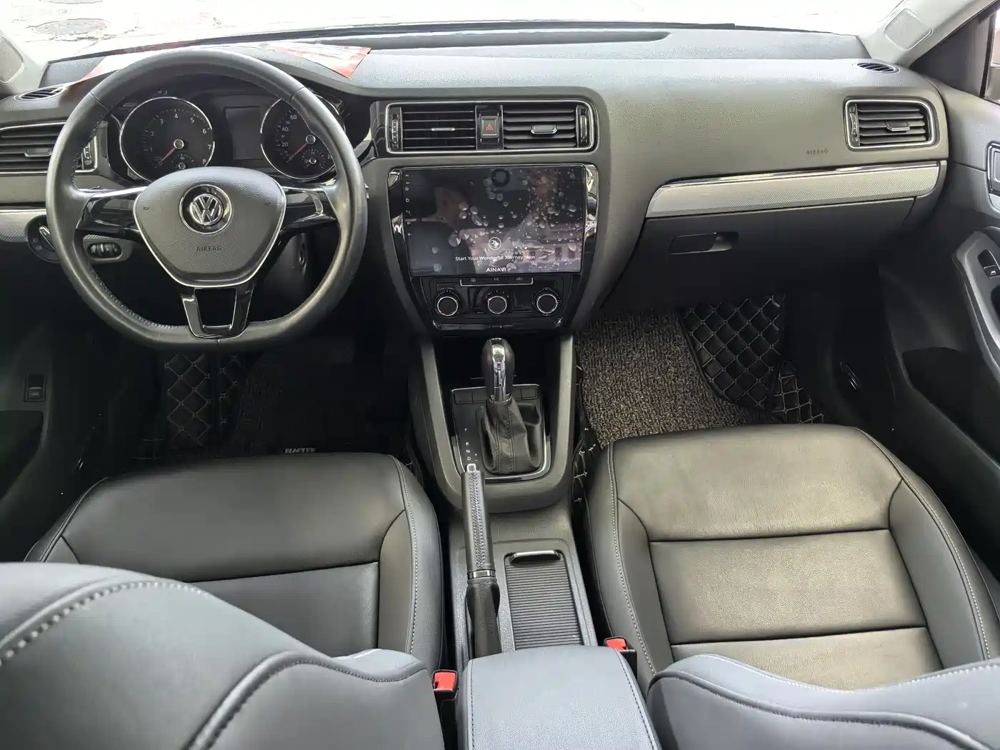 Volkswagen Sagitar 2015 230TSI Automatic Comfort фото 8