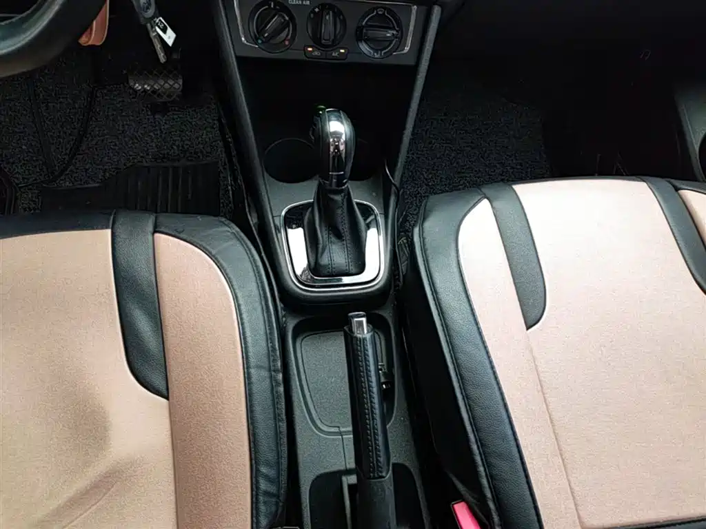 Volkswagen Polo 2016 1.6L Automatic Comfort фото 14